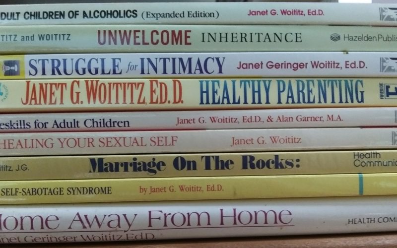 Dr. Janet G. Woititz könyvei az alkoholista szülők gyerekeiről